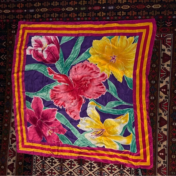 Vintage 💯 Silk Oscar de la Renta Floral Irises Scarf - Picture 1 of 5